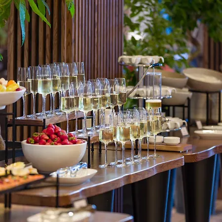Apartel Skhidnytsya Hotell 5*